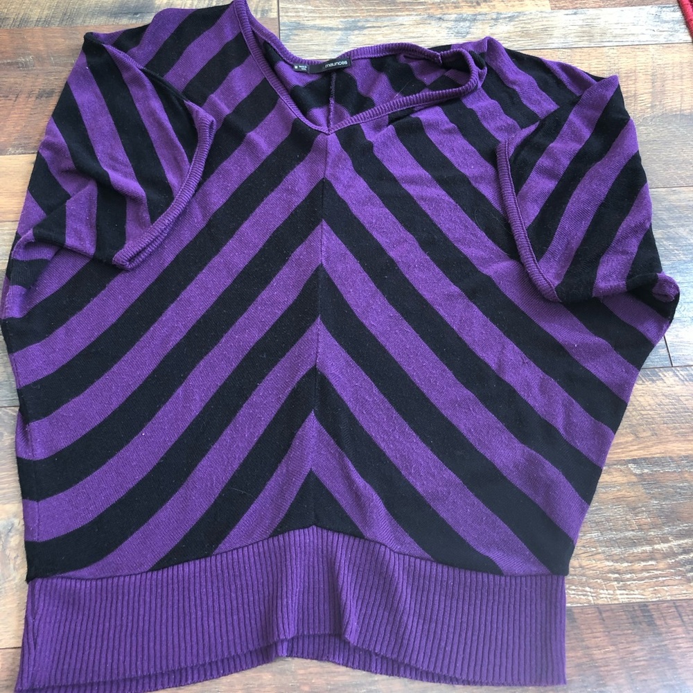 Maurice’s sweater size medium